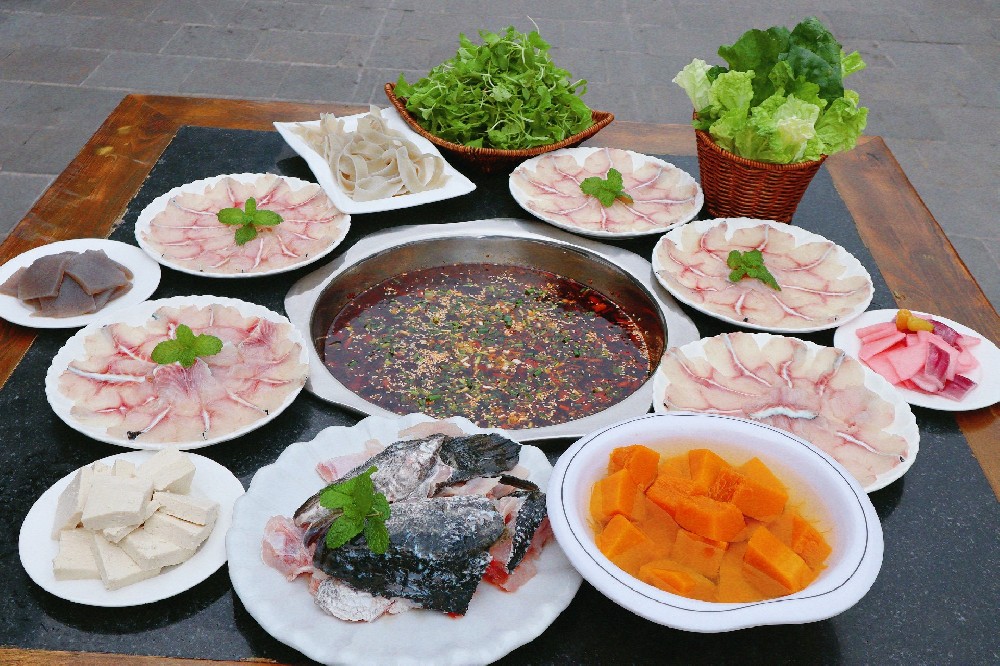 中秋國(guó)慶盛宴 | 蘭馨莊園招牌辣子雞+江湖魚，99元/138元套餐暢吃，268元包住包玩！